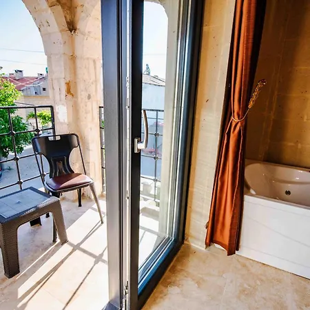 Alika Castle House Hotel *
