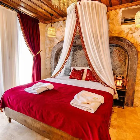 Alika Castle House Hotel *