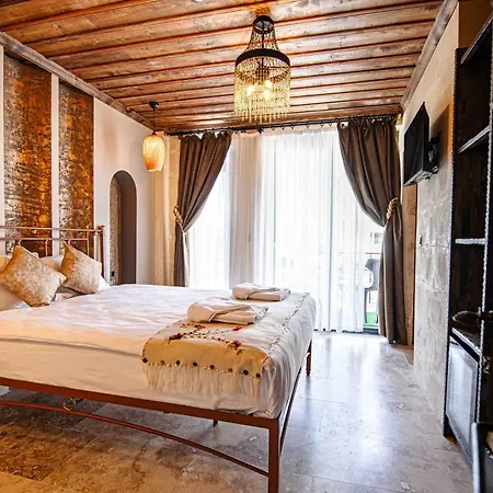 Alika Castle House *