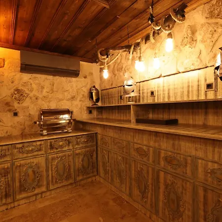 Alika Castle House Hotel *